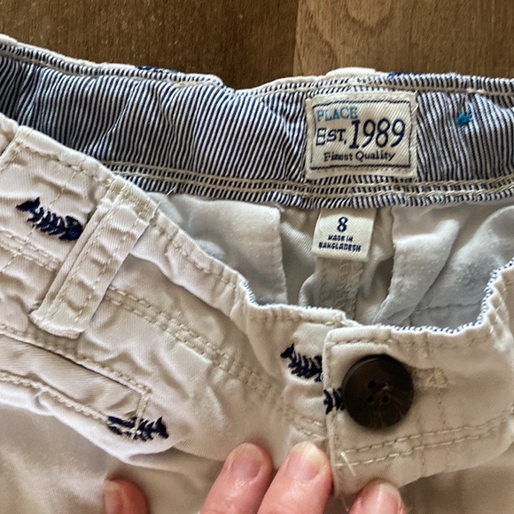 Boys SZ 8 childrens place khaki tan navy fishbone embroidered shorts SO CUTE🐟 - Picture 2 of 11